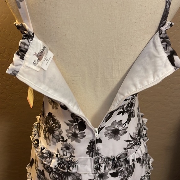 Size 16 dress black and white flower pattern😍 - Picture 5 of 6